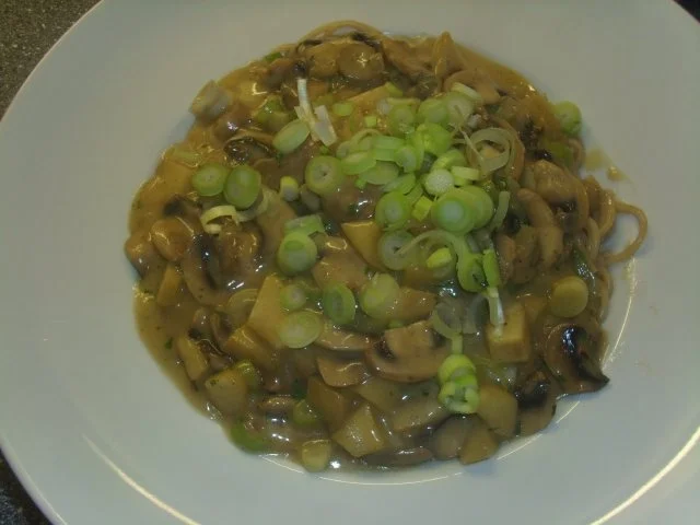 Vollkornspaghetti mit Apfel-Pilz Sosse - Rezept