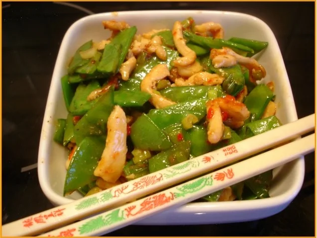 Asiatisches Chili-Hähnchenbrustfilet mit Zuckerschoten - Rezept