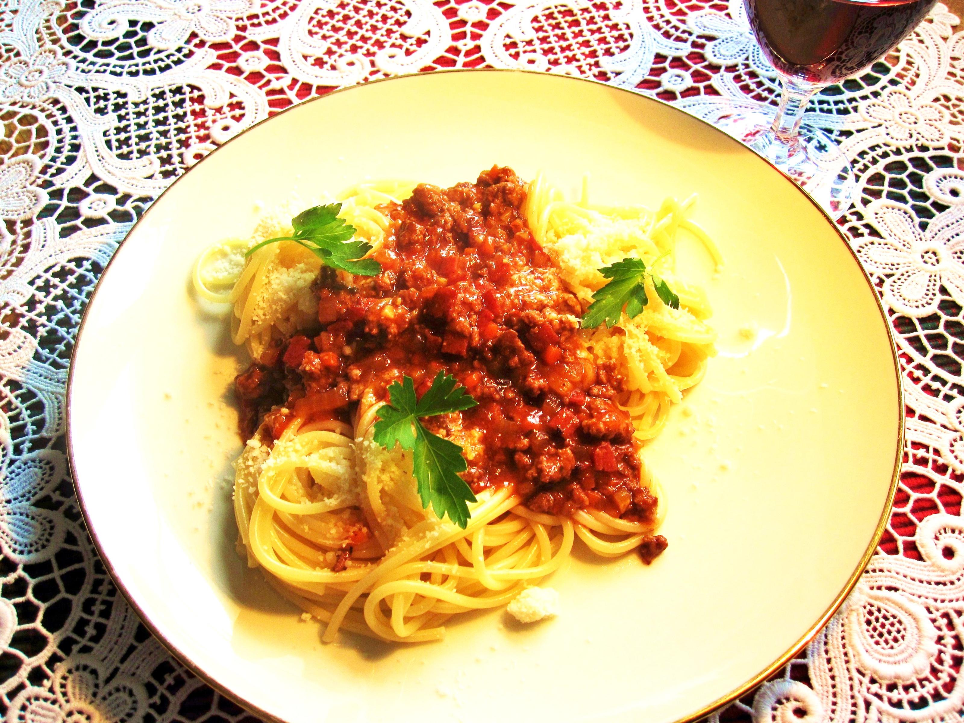 Bilder für Gemüsige Hackfleischsoße mit Spaghetti - Rezept