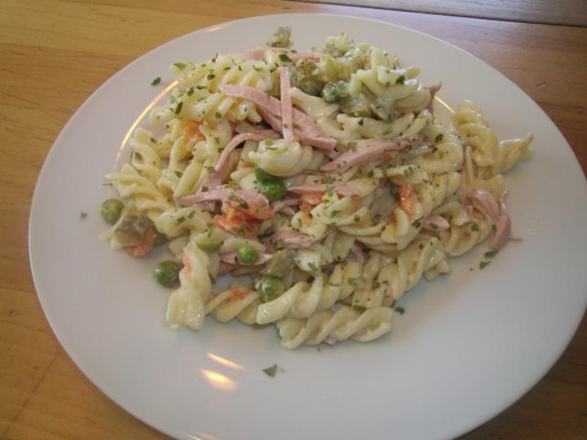 Bunter Nudelsalat - Rezept mit Bild - kochbar.de