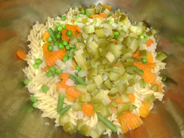 Rezept: Bunter Nudelsalat Bild Nr. 4 Bunter Nudelsalat - Rezept - Bild Nr. 4