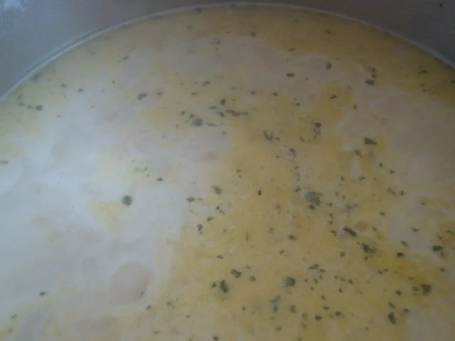 Sauer-Rahmsuppe mit Meerrettich und Rote Beete & Lauchstroh Topping - Rezept - Bild Nr. 8