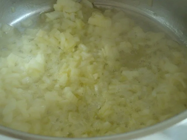 Sauer-Rahmsuppe mit Meerrettich und Rote Beete & Lauchstroh Topping - Rezept - Bild Nr. 5