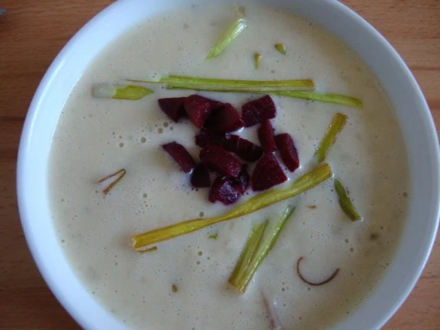 Sauer-Rahmsuppe mit Meerrettich und Rote Beete & Lauchstroh Topping - Rezept - Bild Nr. 16