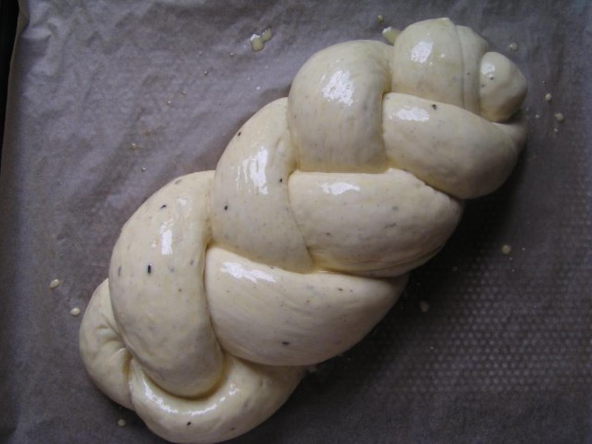 Süßer Hefezopf mit Vanille - einfach - 289 kcal/100g