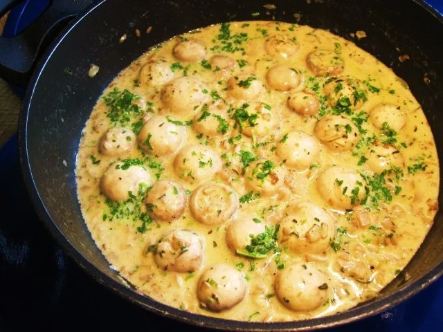 Champignon-Köpfchen in einer köstlichen Rahmsoße - Rezept