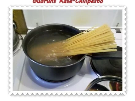Rezept: Nudeln: Käse-Chilipesto mit Spaghetti Bild Nr. 4 Nudeln: Käse-Chilipesto mit Spaghetti - Rezept - Bild Nr. 4