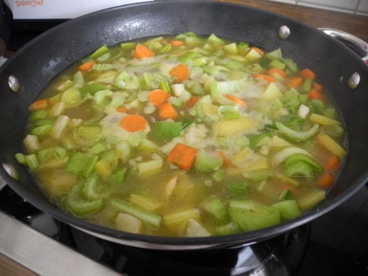 Suppen &amp; Eintöpfe : Schnelle Gemüsesuppe aus dem Wok - Rezept - kochbar.de