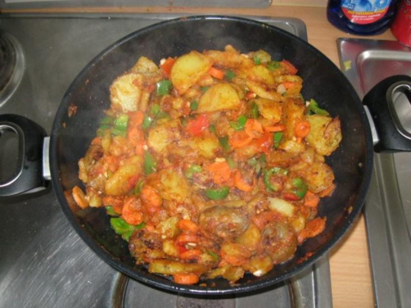 Kartoffelpfanne mit Kartoffeln und Karotten - Rezept mit Bild - kochbar.de