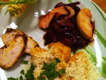 Rezept: Hähnchenbrust mit Kürbisgnocchi an Apfel - Rote Zwiebelchutney Hähnchenbrust mit Kürbisgnocchi an Apfel - Rote Zwiebelchutney - Rezept