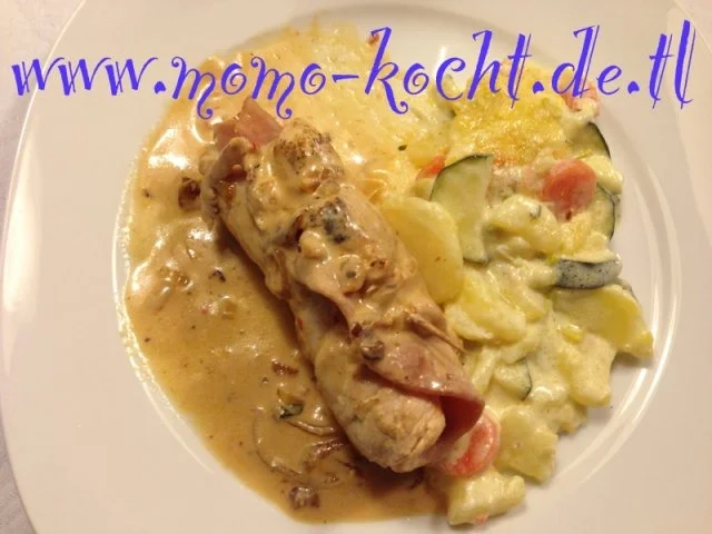 Putenröllchen in Zwiebelsahnesoße - Rezept