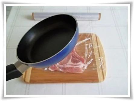 Paniertes Kotelett mit würzigen Stampfkartoffeln und Gurkensalat dazu. - Rezept - Bild Nr. 4