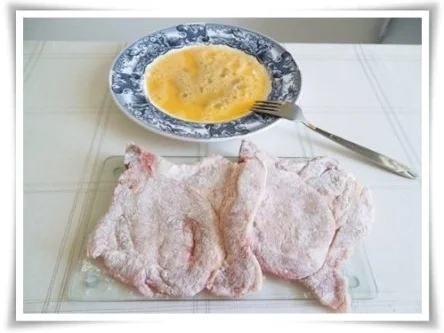 Paniertes Kotelett mit würzigen Stampfkartoffeln und Gurkensalat dazu. - Rezept - Bild Nr. 6