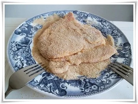 Paniertes Kotelett mit würzigen Stampfkartoffeln und Gurkensalat dazu. - Rezept - Bild Nr. 10