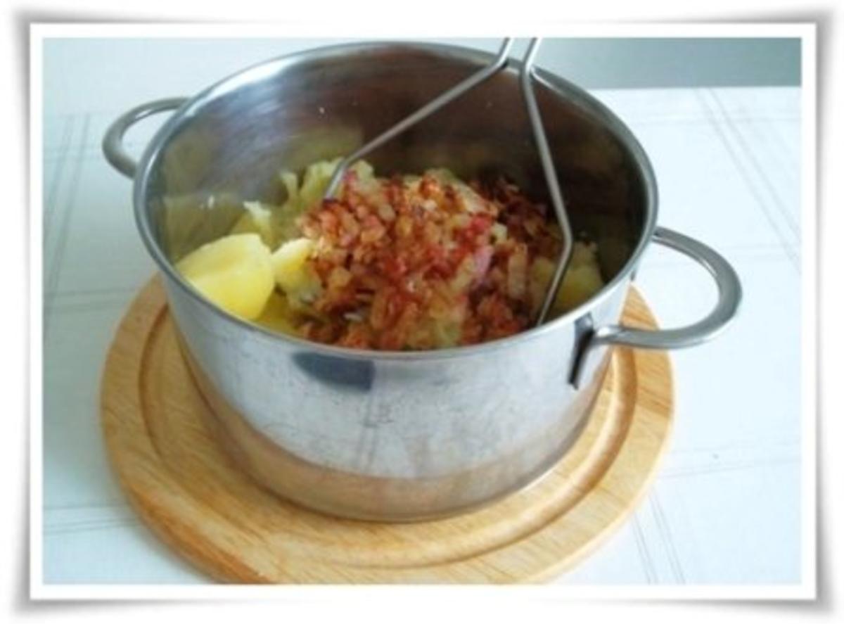 Paniertes Kotelett mit würzigen Stampfkartoffeln und Gurkensalat dazu. - Rezept - Bild Nr. 16