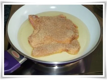 Paniertes Kotelett mit würzigen Stampfkartoffeln und Gurkensalat dazu. - Rezept - Bild Nr. 11