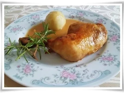 Saftige Hähnchenschenkel mit gefüllten Kartoffelklößen. - Rezept - Bild Nr. 22