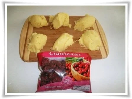 Saftige Hähnchenschenkel mit gefüllten Kartoffelklößen. - Rezept - Bild Nr. 14