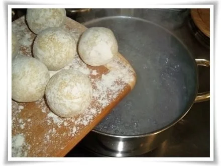 Saftige Hähnchenschenkel mit gefüllten Kartoffelklößen. - Rezept - Bild Nr. 20