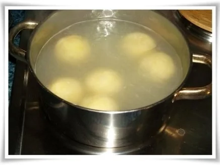 Saftige Hähnchenschenkel mit gefüllten Kartoffelklößen. - Rezept - Bild Nr. 21