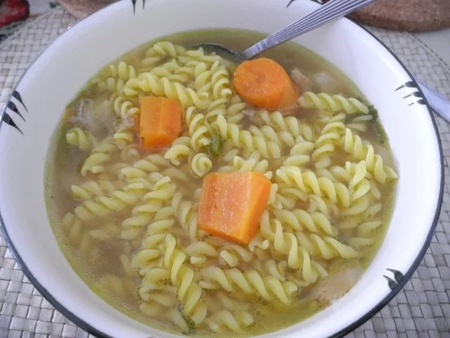 Suppen & Eintöpfe : Hühnersuppe mit Spirelli - Rezept