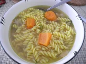 Suppen & Eintöpfe : Hühnersuppe mit Spirelli - Rezept