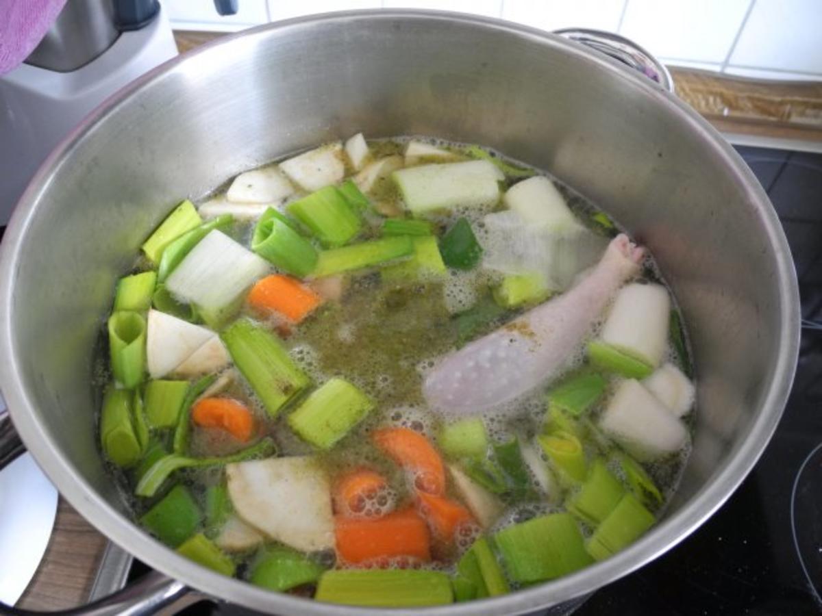 Suppen & Eintöpfe : Hühnersuppe mit Spirelli - Rezept - Bild Nr. 3