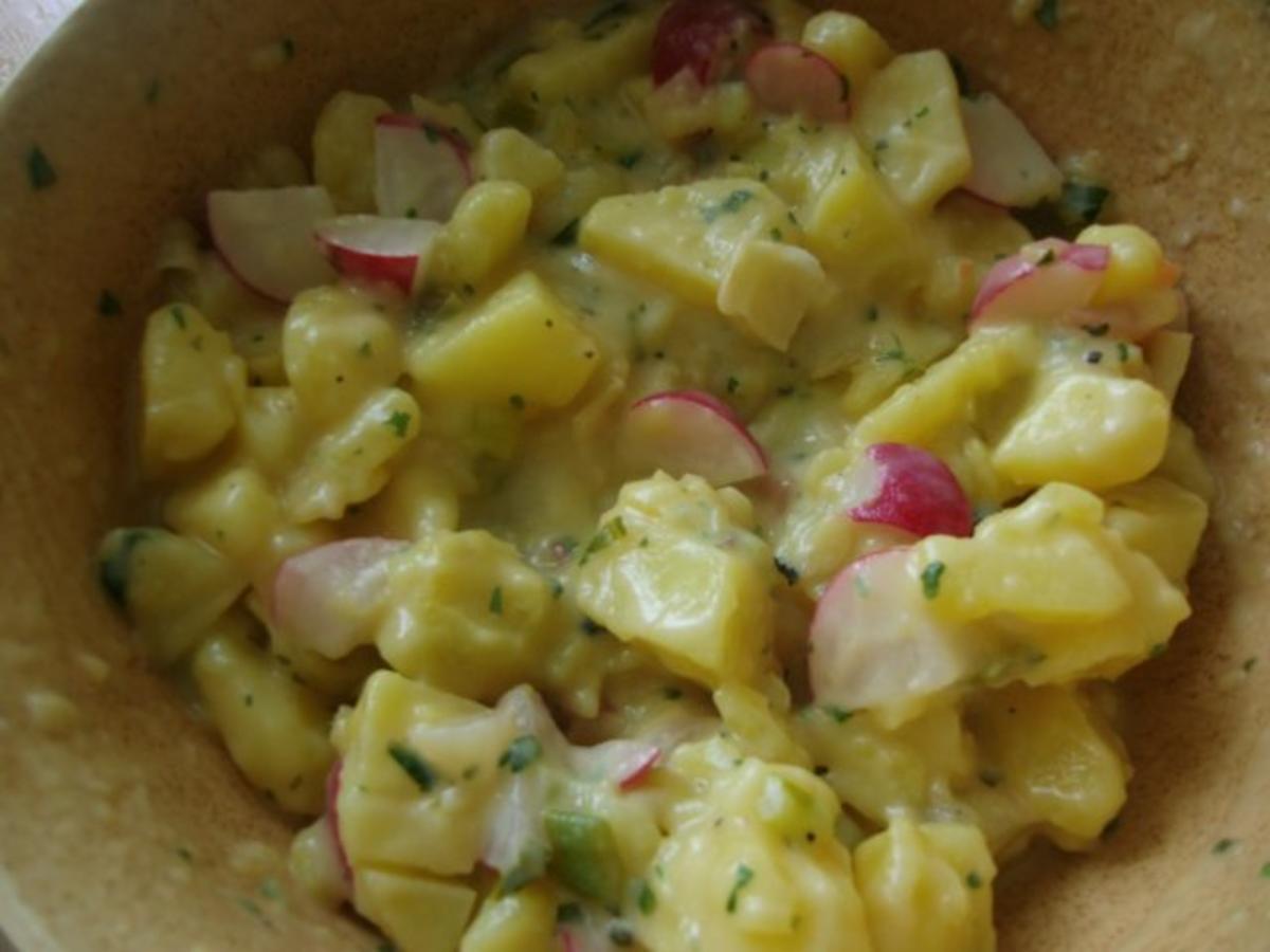 Kartoffelsalat mit Radieschen und Zwiebeln - Rezept - kochbar.de