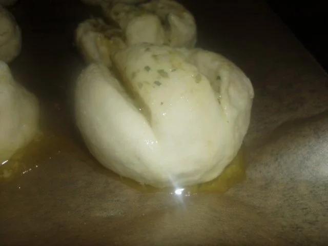 Rezept: Weiche Knoblauchbrötchen Bild Nr. 3 Weiche Knoblauchbrötchen - Rezept - Bild Nr. 3