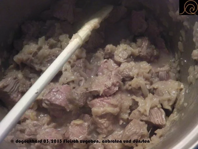 Rezept: 1Topfgericht: österreichisches Gulasch, ungarisches Pörkölt Bild Nr. 4 1Topfgericht: österreichisches Gulasch, ungarisches Pörkölt - Rezept - Bild Nr. 4