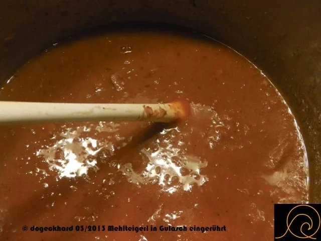 Rezept: 1Topfgericht: österreichisches Gulasch, ungarisches Pörkölt Bild Nr. 9 1Topfgericht: österreichisches Gulasch, ungarisches Pörkölt - Rezept - Bild Nr. 9