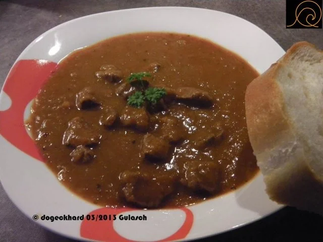 Rezept: 1Topfgericht: österreichisches Gulasch, ungarisches Pörkölt Bild Nr. 11 1Topfgericht: österreichisches Gulasch, ungarisches Pörkölt - Rezept - Bild Nr. 11