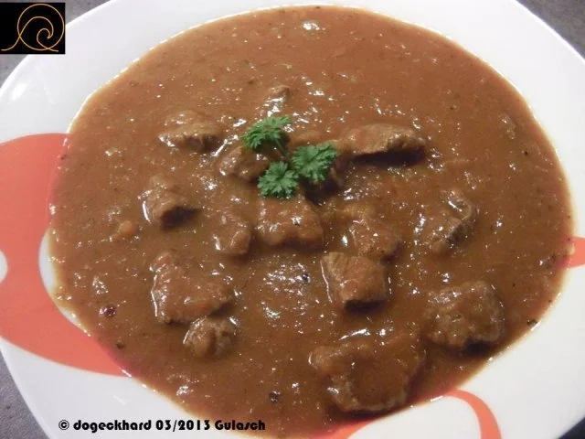 Rezept: 1Topfgericht: österreichisches Gulasch, ungarisches Pörkölt Bild Nr. 2 1Topfgericht: österreichisches Gulasch, ungarisches Pörkölt - Rezept - Bild Nr. 2