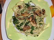Käse-Kräuter-Nudeln mit Spinat und Champignons - Rezept