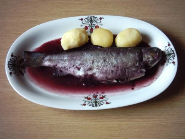 Rezept: Forellen in Rotweinsoße Forellen in Rotweinsoße - Rezept