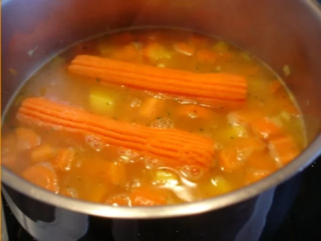 Möhrencremesuppe mit Möhrenblüteneinlage - Rezept - Bild Nr. 5