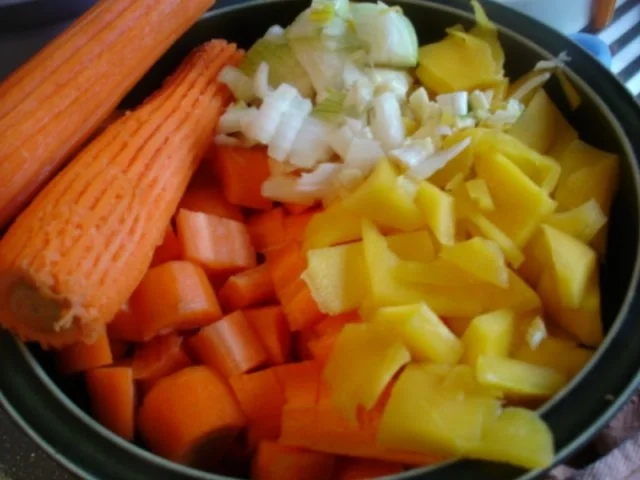 Möhrencremesuppe mit Möhrenblüteneinlage - Rezept - Bild Nr. 2