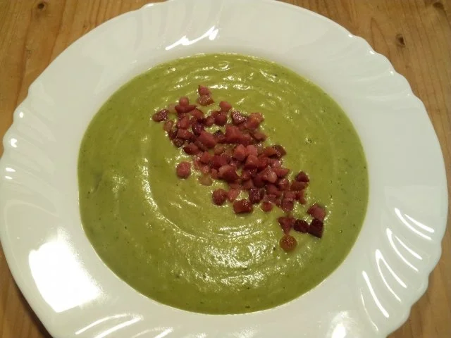 Broccolisüppchen mit Schinken - Rezept