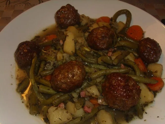 Rezept: Grüne-Bohnen- Eintopf mit Lammhackbällchen Grüne-Bohnen- Eintopf mit Lammhackbällchen - Rezept