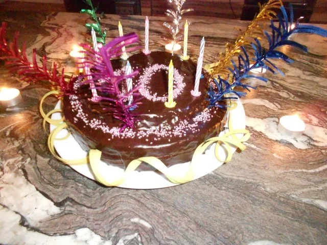 Schokoladiger Geburtstagskuchen mit Erdbeercreme - Rezept