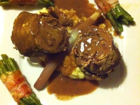 Rezept: Rinderroulade gef. mit Balsamicospargel, Sellerie-Kartoffelpüree mit Speckböhnchen Rinderroulade gef. mit Balsamicospargel, Sellerie-Kartoffelpüree mit Speckböhnchen - Rezept