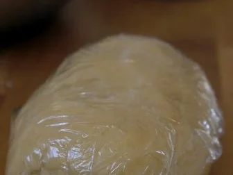 Spaghetti mit Thymian-Mandel-Pesto und Chilibröseln - Rezept - Bild Nr. 3