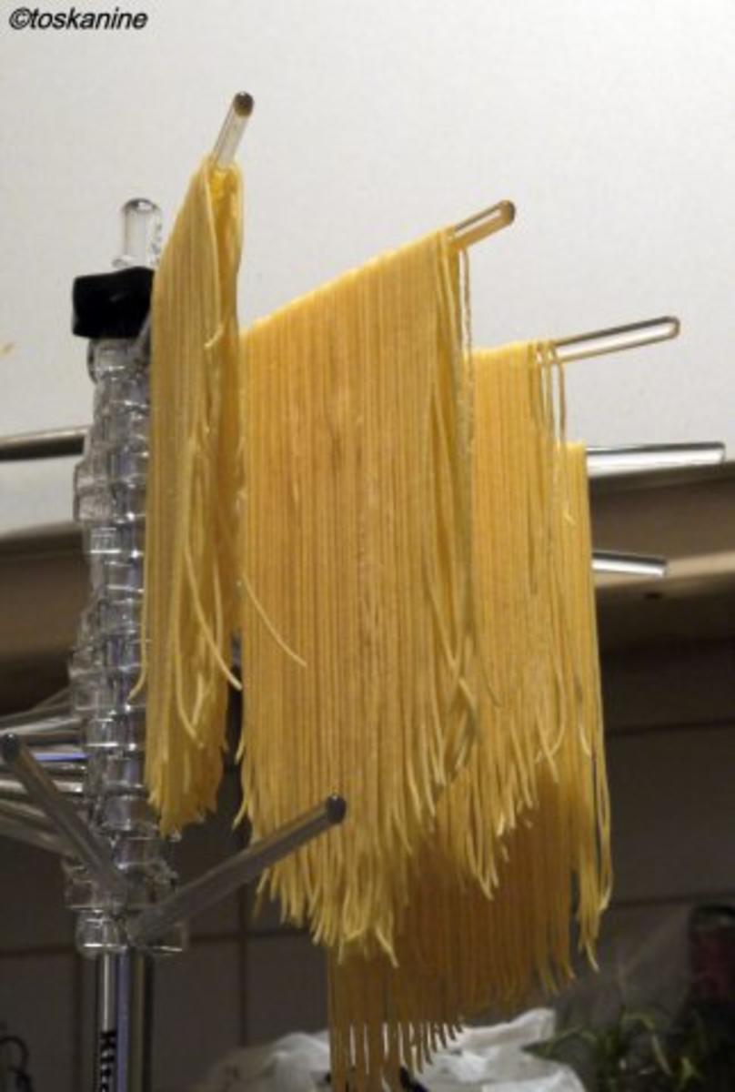 Spaghetti mit Thymian-Mandel-Pesto und Chilibröseln - Rezept - Bild Nr. 15