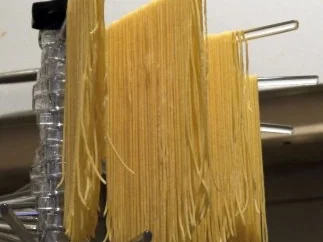 Spaghetti mit Thymian-Mandel-Pesto und Chilibröseln - Rezept - Bild Nr. 15