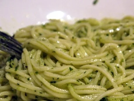 Spaghetti mit Thymian-Mandel-Pesto und Chilibröseln - Rezept - Bild Nr. 17