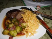 Kängurumadaillons mit Butterrosenkohl und Spätzle>> - Rezept