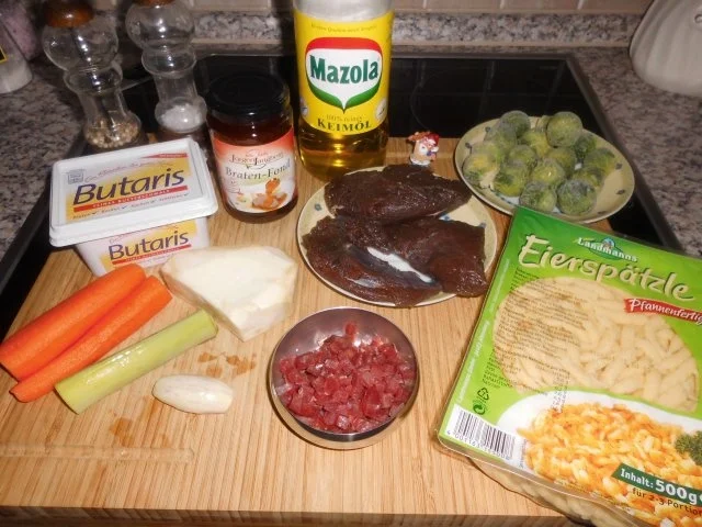 Kängurumadaillons mit Butterrosenkohl und Spätzle>> - Rezept - Bild Nr. 2