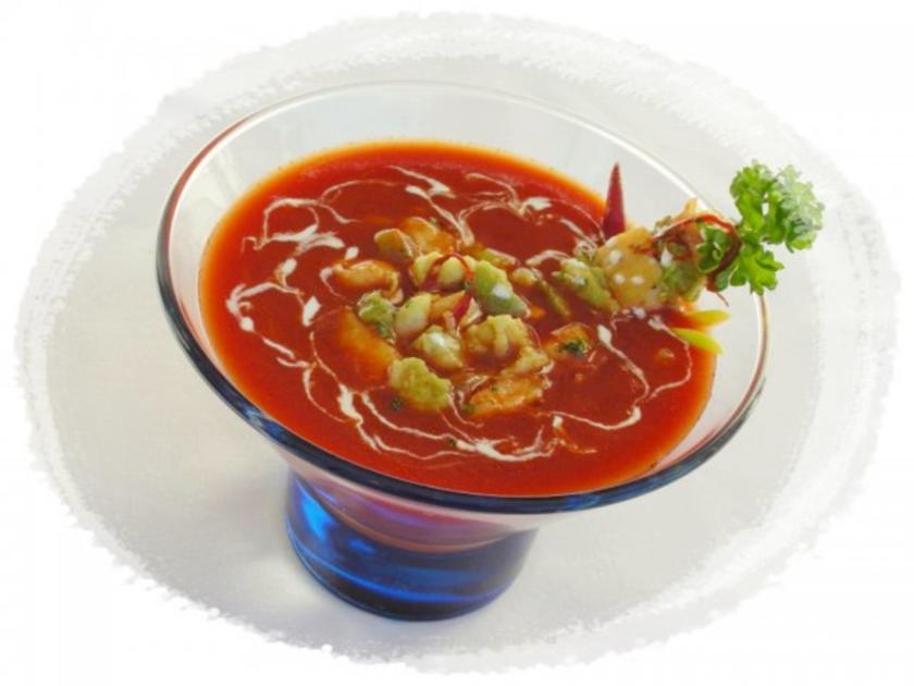 Tomaten-Chili-Suppe mit Hähnchenfleisch und Avocado - Rezept - kochbar.de