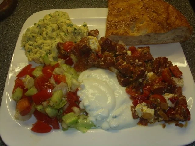 Rezept: Sucuk-Pfanne mit Rührei Sucuk-Pfanne mit Rührei - Rezept