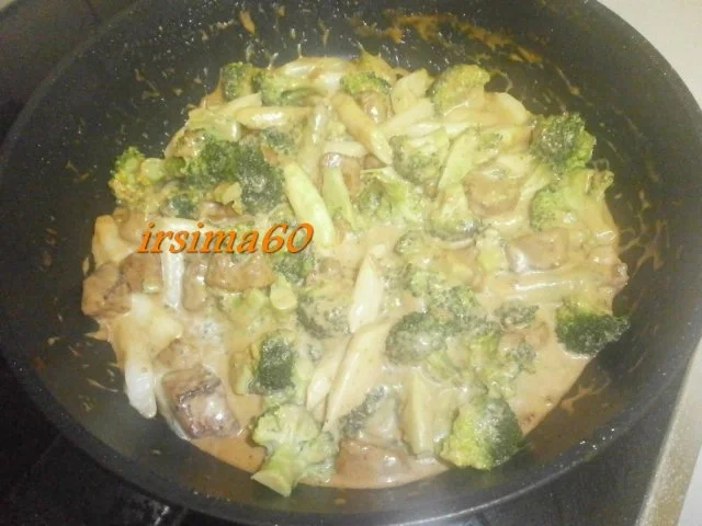  Feines Kalbs-Ragout mit Spargel und Brokkoli - Rezept